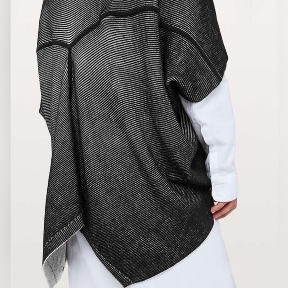 Lululemon Exaltation Wrap Merino Wool Black/Silver Ice - Yoga Gym Travel Commute - Picture 5 of 16